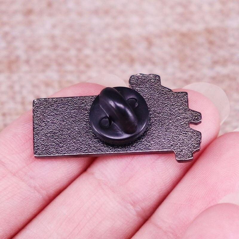 BERSERK GUTS LAPEL PIN - Pomel